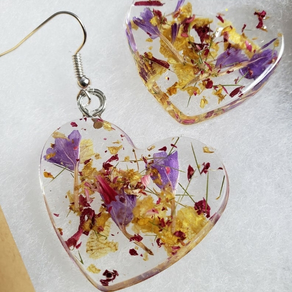Handmade Mixed Flower Heart Resin Earrings - Picture 3 of 7